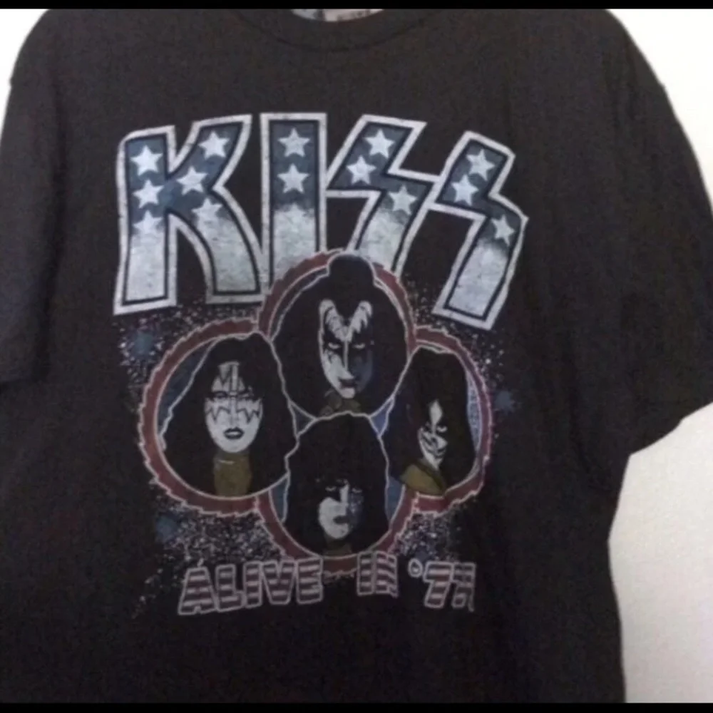 NWT KISS Band Black Tee T-shirt Sz Large Grunge Christmas Gift Concert Festival - Picture 2 of 3